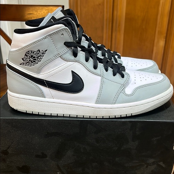 Air Jordan 1 Mid ‘Smoke Grey’ - Picture 3 of 7